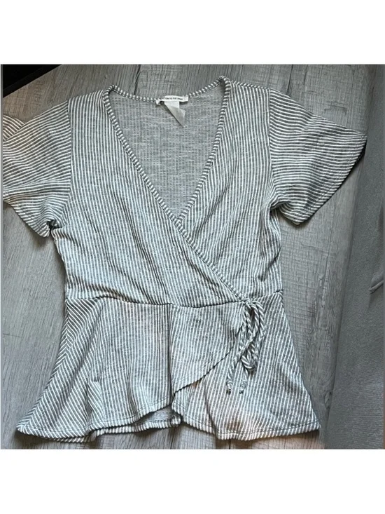 Side tie shirt color white and light gray - Picture 1 of 1